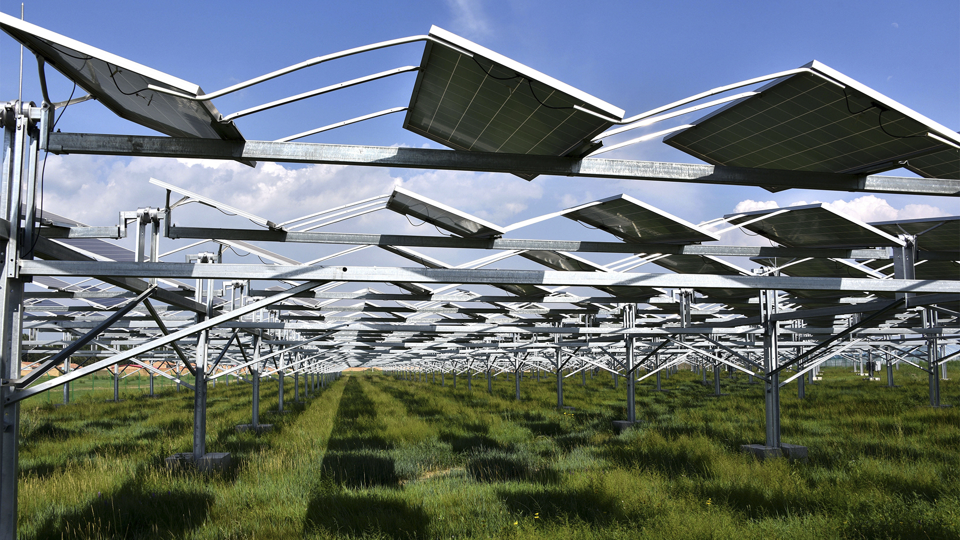 乾鋼鋅鋁鎂產品光伏支架應用