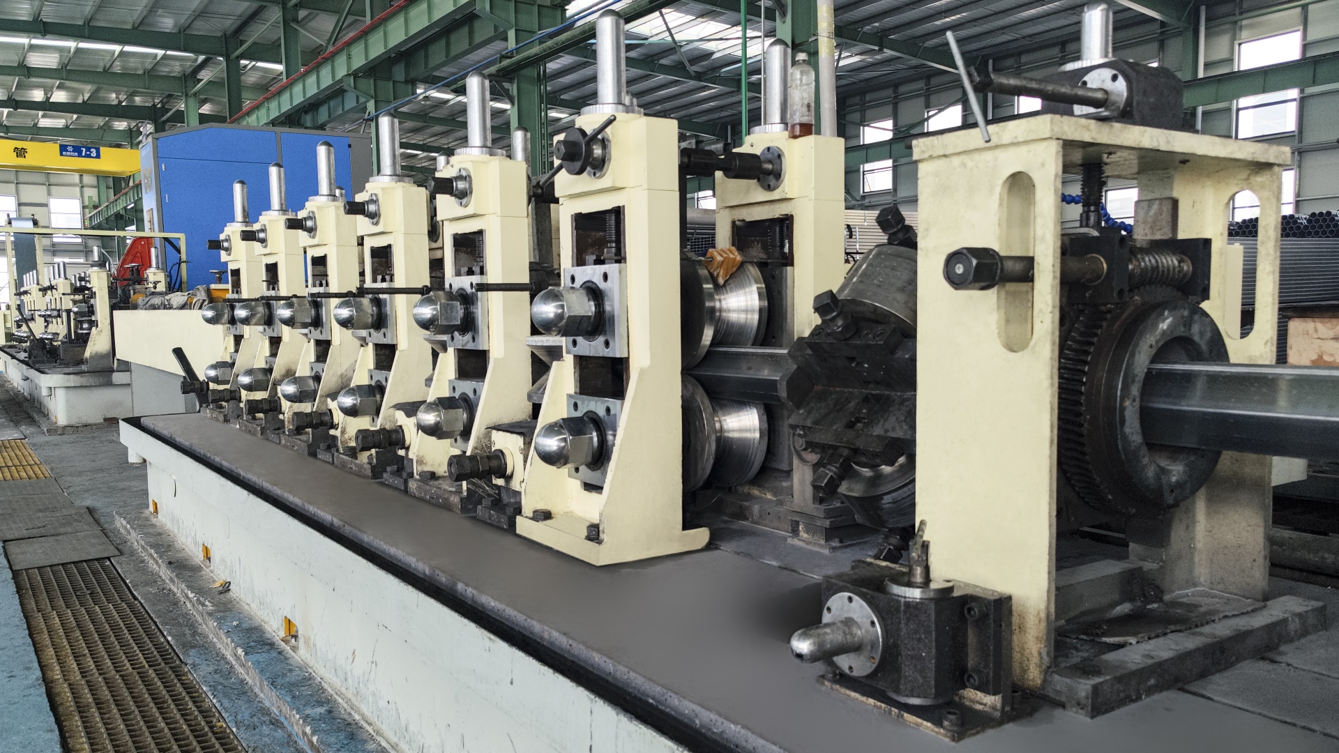 行業(yè)領先鋅鋁鎂精密管材生產(chǎn)機組